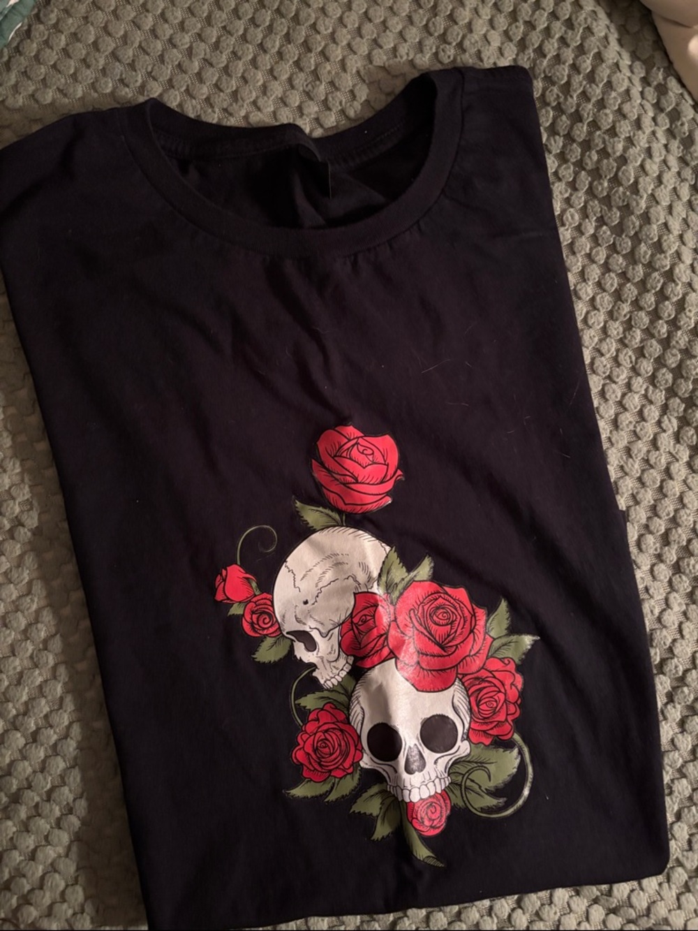 SHEIN Black Short Sleeve Tee with Red Rose and Skull Graphic